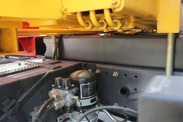 �������ó� ��� 180���� 4X2 6.3���泵��(ʯú��)ͼƬ