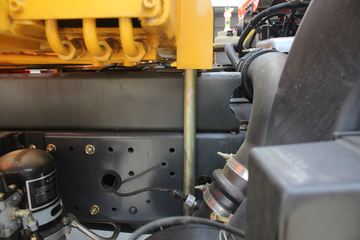 �������ó� ��� 180���� 4X2 6.3���泵��(ʯú��)ͼƬ