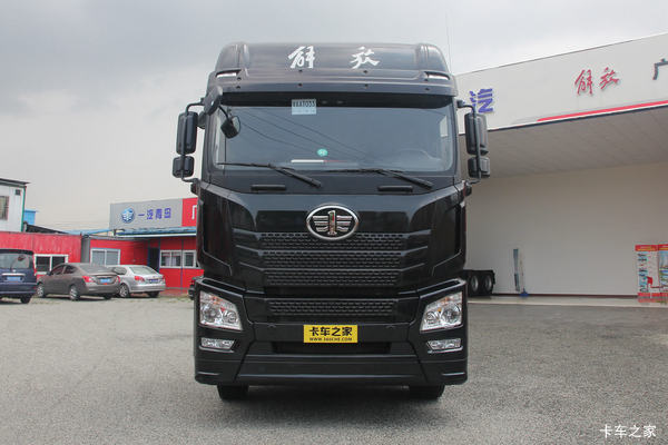 青岛解放 JH6重卡 420马力 6X4危险品牵引车(CA4250P25K2T1E4A1)