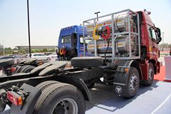 福田 欧曼ETX 6系重卡 380马力 6X2 LNG牵引车(双罐)(BJ4253SNFCB-XA)
