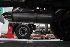 福田 欧曼ETX 6系重卡 380马力 6X2 LNG牵引车(双罐)(BJ4253SNFCB-XA)