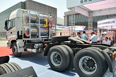 福田 欧曼ETX 6系重卡 380马力 6X4 LNG牵引车(BJ4253SNFCB-AC)