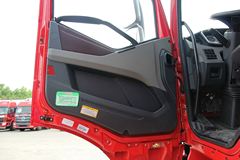 一汽解放 J6P重卡 420马力 6X4自动挡牵引车(AMT手自一体)(CA4250P66K24T1A1HE4X)
