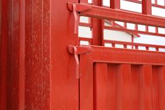东风华神 御虎中卡 180马力 4X2 6.8米仓栅式载货车(DFS5168CCYL1)