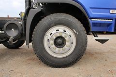 陕汽商用车 轩德中卡 220马力 6X2 8.6米仓栅式载货车底盘 陕汽商用车 轩德中卡 220马力 6X2 8.6米仓栅式载货车底盘