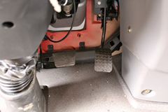 陕汽商用车 轩德中卡 220马力 6X2 7.8米仓栅式载货车(SX5255CCYGP4)