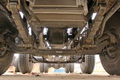 陕汽商用车 轩德中卡 220马力 6X2 7.8米仓栅式载货车底盘(SX5255CCYGP4)