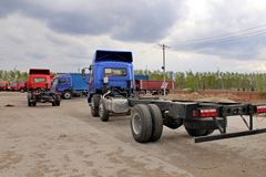 陕汽商用车 轩德中卡 220马力 6X2 8.6米仓栅式载货车底盘 陕汽商用车 轩德中卡 220马力 6X2 8.6米仓栅式载货车底盘