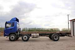 陕汽商用车 轩德中卡 220马力 6X2 8.6米仓栅式载货车底盘 陕汽商用车 轩德中卡 220马力 6X2 8.6米仓栅式载货车底盘