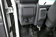 庆铃 五十铃100P 98马力 3.2米双排厢式轻卡(QL5040XXY3HWR)