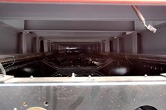 福田 瑞沃中卡 300马力 8X4 9.5米厢式载货车(BJ5315XXY-2)