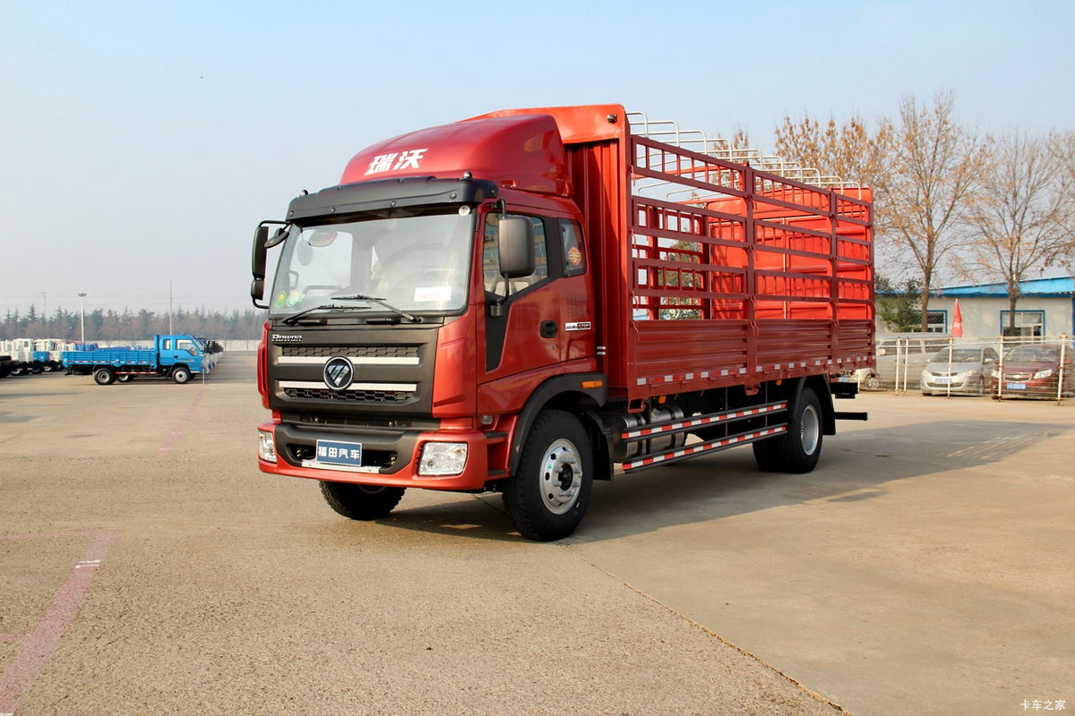 福田 瑞沃中卡 168马力 4X2 6.7米仓栅式载货车