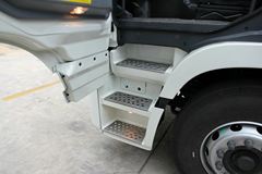 福田 欧曼GTL 6系重卡 超能版 350马力 4X2牵引车(BJ4189SLFKA-XA)