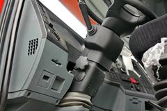 陕汽重卡 德龙X3000 重载版 375马力 6X4牵引车(SX42564T324)