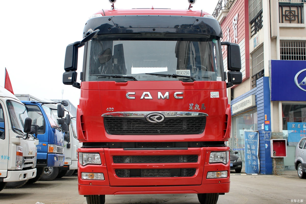 华菱 星凯马重卡 430马力 6X4危险品牵引车