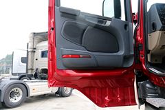 斯堪尼亚 R系列重卡 560马力 6X2R牵引车(型号R560 V8)