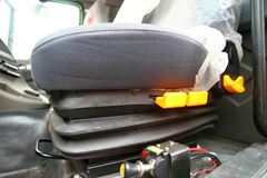 陕汽重卡 德龙新M3000 336马力 8X4 7.4米自卸车(SX3316HR406) 陕汽重卡 德龙新M3000 336马力 8X4 7.4米自卸车(SX3316HR406)