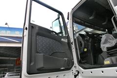 中国重汽 汕德卡SITRAK C7H重卡 480马力 6X2R牵引车(ZZ4256V323HD1)