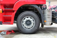 上汽红岩 杰狮M100重卡 350马力 4X2牵引车(CQ4185HTG361)