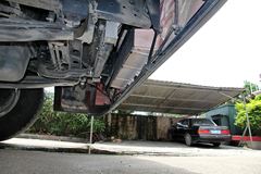 上汽红岩 杰狮M100重卡 350马力 4X2牵引车(CQ4185HTG361)