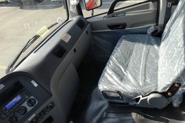 特商底盘&nbsp;随车吊驾驶室图片