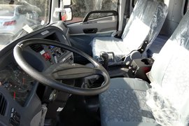 特商底盘&nbsp;随车吊驾驶室图片