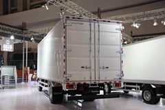 庆铃 五十铃700P系列中卡 188马力 7米厢式载货车(QL11019PARY)