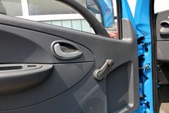 东风 多利卡D6 117马力 4.15米厢式轻卡底盘(EQ1081TZ12D5)