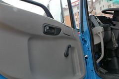 东风商用车 天锦中卡 180马力 4X2 6.75米载货车底盘(DFL1120B13)