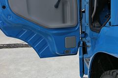 东风商用车 天锦中卡 180马力 4X2 6.75米载货车底盘(DFL1120B13)