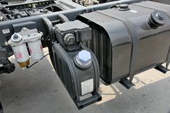 东风商用车 天锦中卡 180马力 4X2 6.75米载货车底盘(DFL1120B13)