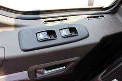 陕汽重卡 德龙新M3000 245马力 6X2 9.5米厢式载货车(SX5206XXYGK549)