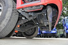 东风柳汽 乘龙M5 240马力 6X2 9.6米厢式载货车(LZ5250XXYM5CA)