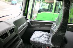 陕汽重卡 德龙X3000 336马力 6X4 5.6米新型渣土车(SX32565R384)