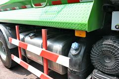 陕汽重卡 德龙X3000 336马力 6X4 5.6米新型渣土车(SX32565R384)