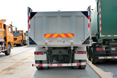 陕汽 德龙F3000重卡 336马力 8X4 9.3米栏板载货车(轻量化版)(SX1315NT456)