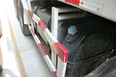 陕汽 德龙F3000重卡 336马力 8X4 9.3米栏板载货车(轻量化版)(SX1315NT456)