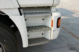 德龙F2000&nbsp;洒水车/喷洒车外观图片