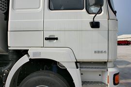 德龙F2000&nbsp;洒水车/喷洒车外观图片