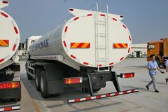 陕汽重卡 德龙F2000 240马力 6X4 洒水车(SX5256GSSMM434)