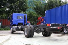 东风柳汽 乘龙M3中卡 170马力 4X2 7.7米载货车底盘(LZ5166XXYM3AA)