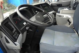 特商底盘&nbsp;随车吊驾驶室图片