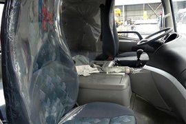 特商底盘&nbsp;随车吊驾驶室图片