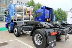 福田 欧曼ETX 6系重卡 380马力 6X2 LNG牵引车