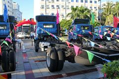 飞碟奥驰 D3系列 140马力 4X2 6.2米排半载货车底盘(FD5166CCYP8K4)