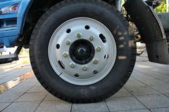 飞碟奥驰 D3系列 140马力 4X2 6.2米排半载货车底盘(FD5166CCYP8K4)
