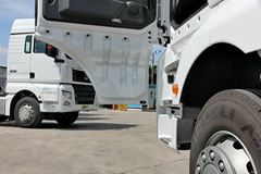 中国重汽 汕德卡SITRAK C7H重卡 360马力 4X2牵引车(危化运输)(ZZ4186V361HE1W)