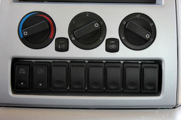 ���� ŷ����5ϵ�п� 170���� 4X2 6.2���Ű������ػ���ͼƬ