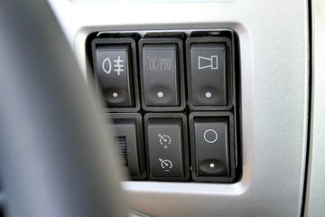 ���� ŷ����5ϵ�п� 170���� 4X2 6.2���Ű������ػ���ͼƬ