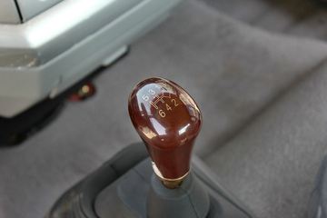 ���� ŷ����5ϵ�п� 170���� 4X2 6.2���Ű������ػ���ͼƬ